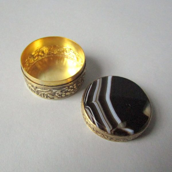 FINE AGATE & SILVER CHINESE EXPORT PILL BOX